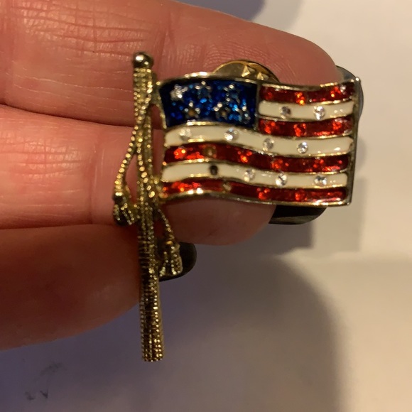 Pins - Picture 4 of 6